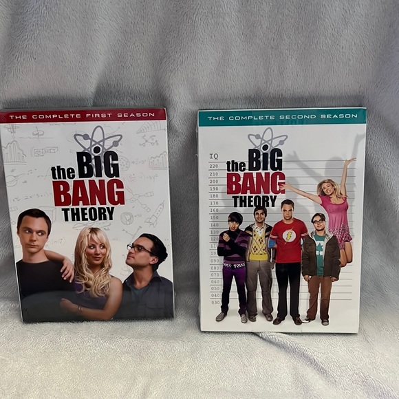 The Big Bang Theory, Seasons 1 & 2 - Picture 1 of 2